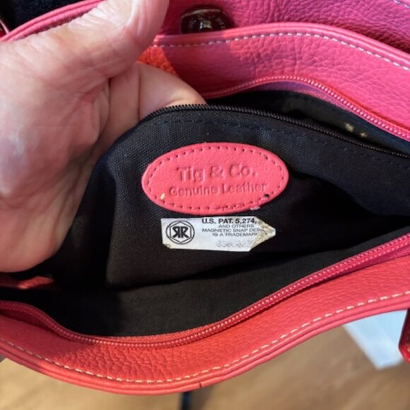 Tig & Co Pink Pebbled Leather Handbag w/Keychain Very Good Condition - Picture 4 of 7